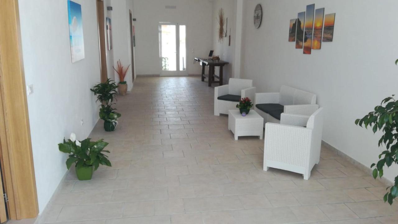 Carpentry Bed & Breakfast Uggiano La Chiesa Luaran gambar