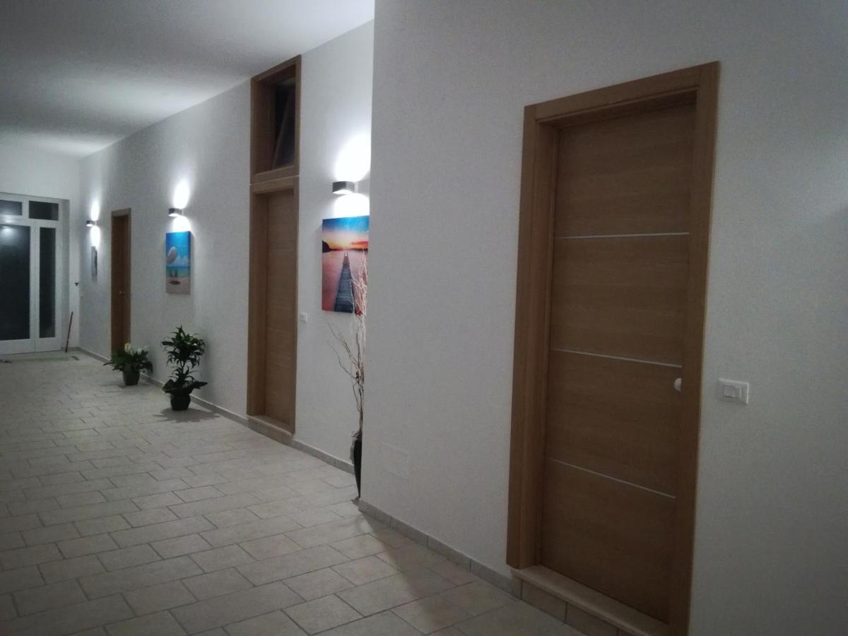 Carpentry Bed & Breakfast Uggiano La Chiesa Luaran gambar
