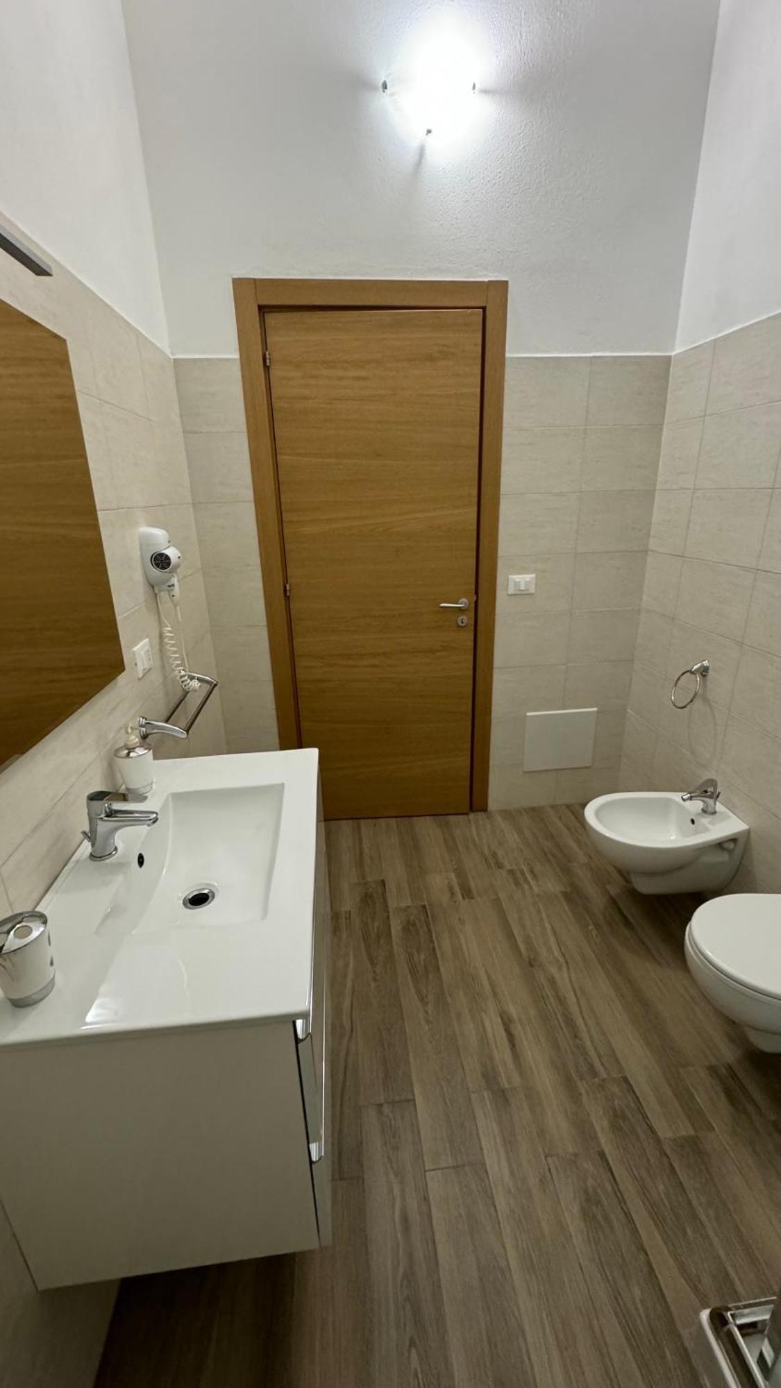 Carpentry Bed & Breakfast Uggiano La Chiesa Luaran gambar